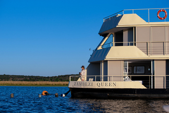 Zambezi Queen Zambezi Queen: Zambezi Queen von der Seite