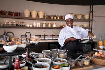 andBeyond Sossusvlei Desert Lodge: Köchin