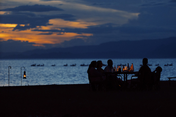 Kisima Ngeda Camp: Dinner am See