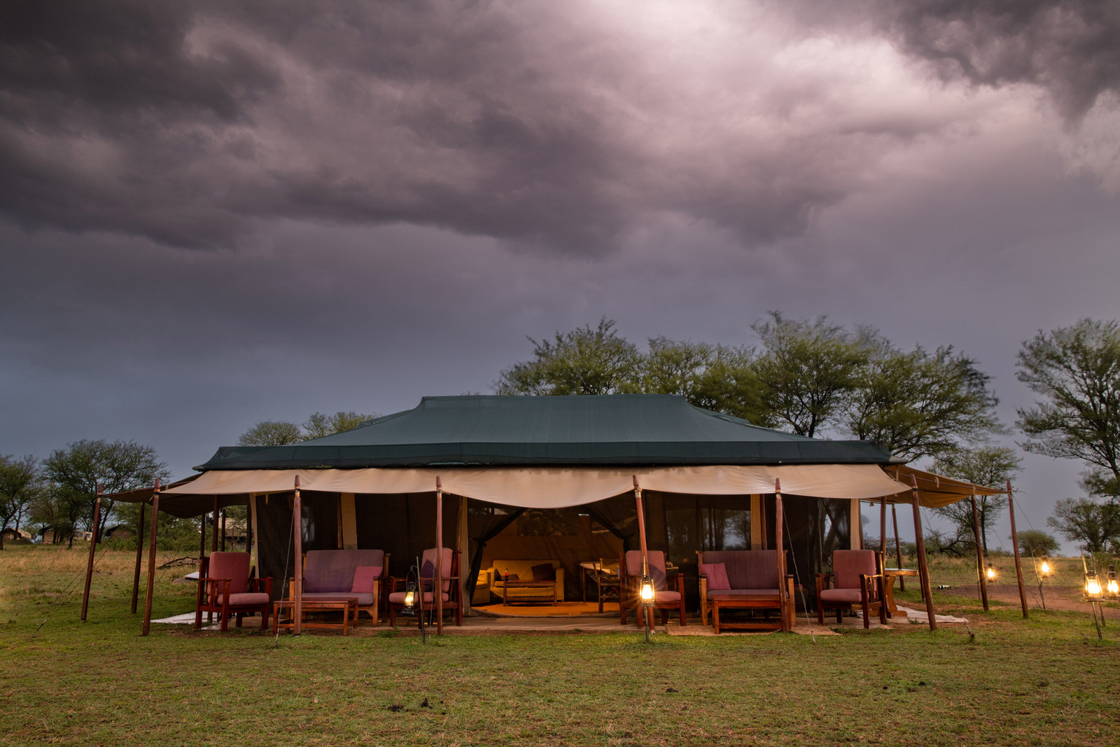 Mara Under Canvas Mara Under Canvas: Lodge von vorne