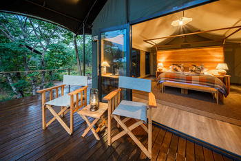 Muddy Teak Camp: Sitzbereich Terrasse