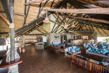 Mvuu Lodge: Lounge und Bar