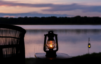 Nanzhila Lake Camp Nanzhila Lake Camp: Öllampe