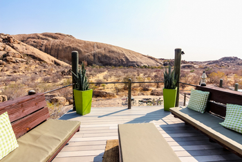 Ondudu Safari Lodge Ondudu Safari Lodge: Deck