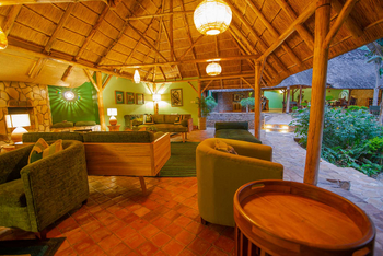 Primate Lodge: Offene Lounge