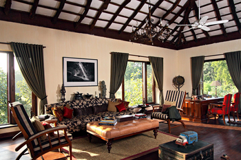 Samode Safari Lodge Samode Safari Lodge: Sonnenschein in einer Sitzecke