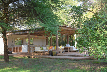 Siringit Villa: Bistro