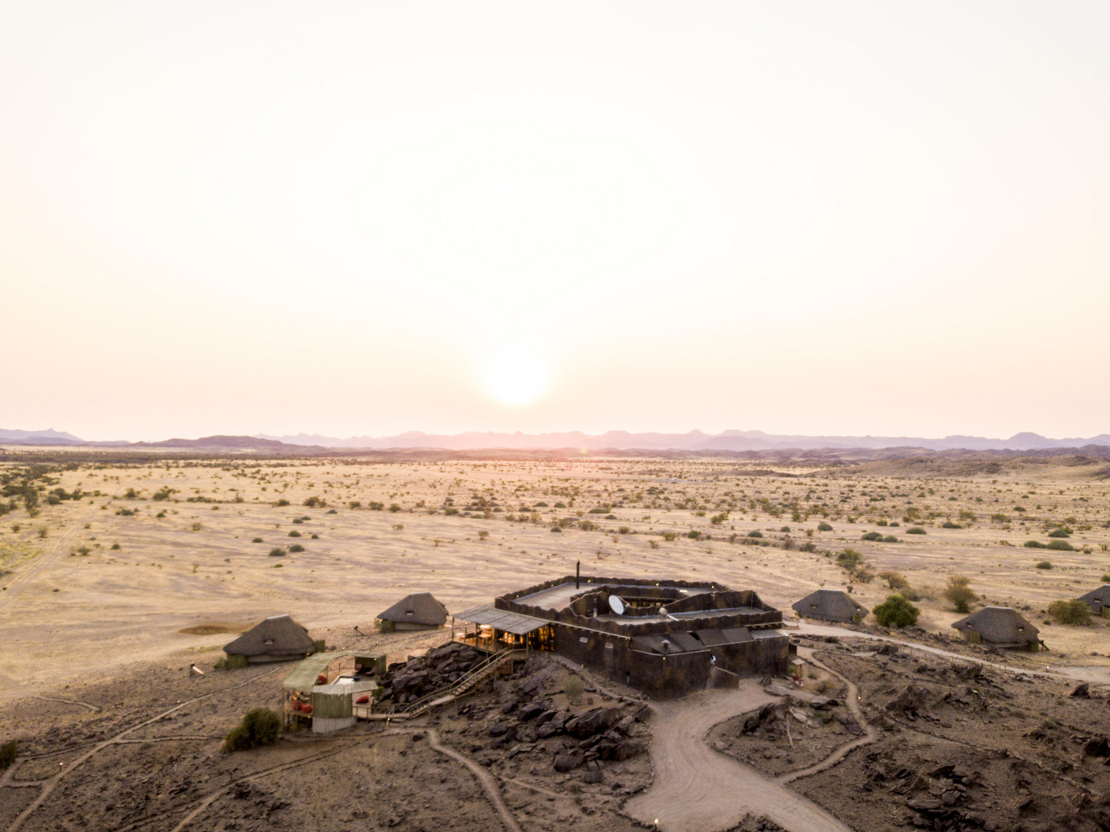 Doro Nawas Camp Doro Nawas Camp: Landschaft um das Camp