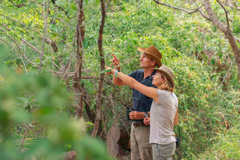 Pumulani Lodge: Gäste im Wald