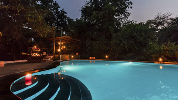 Reni Pani Jungle Lodge: Swimming Pool