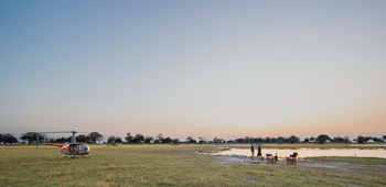 Shinde Lodge Shinde Lodge: Helikopter am Lagunenrand