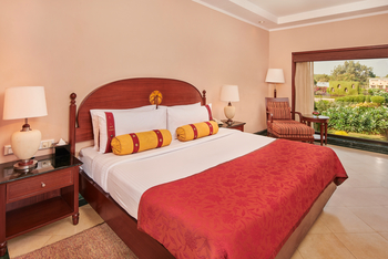 The LaLit Temple View: Garden View Doppelbett