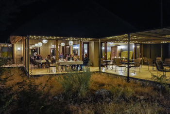Etosha Oberland Lodge Etosha Oberland Lodge: Restaurantterrasse