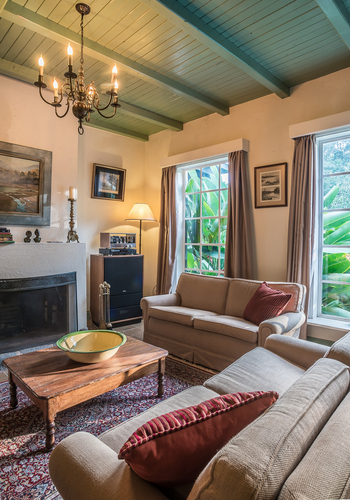 Karen Gables: Lounge mit Kamin