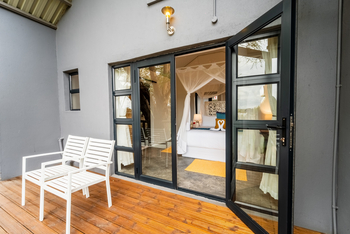 Lenyebi River Lodge: Blick in ein Doppelzimmer