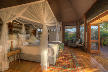 Nokanyana Camp: Doppelbett mit Moskitonetz