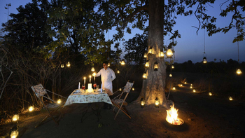 Pench Tree Lodge Pench Tree Lodge: Candlelight Dinner