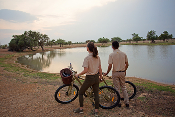 Sujan The Serai: Radtour durch Buschland zu einem kleinen See