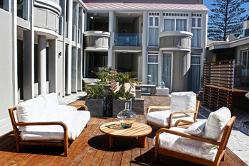 Swakopmund Luxury Suites: Open Air Lounge