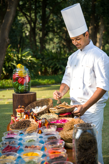 The Oberoi Vanyavilas Wildlife Resort The Oberoi Vanyavilas Wildlife Resort: Gartenbuffet