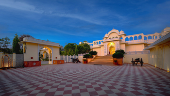 The Tigress: Eingang