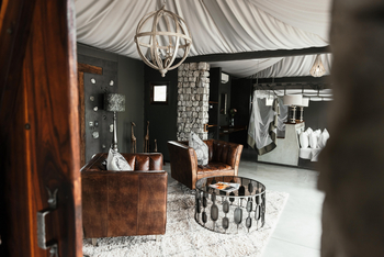 Etosha Oberland Lodge Etosha Oberland Lodge: Sessel in der privaten Lounge