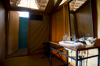 Kambi Ya Tembo: Waschbecken