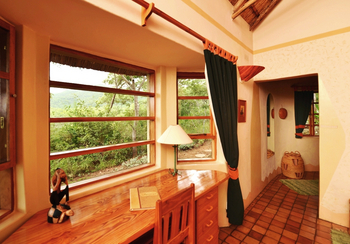 Musangano Lodge: Chalet Mutepe Schreibtisch
