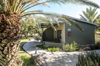 Namib Desert Lodge: Family Room von Außen