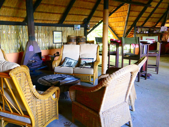 Ndhovu Safari Lodge: Lounge