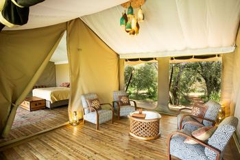 Saruni Wild: Gästezelt mit Sitzbereich