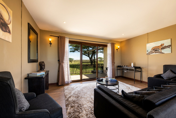 Serengeti Sametu Camp: Interior Familiensuite mit Veranda