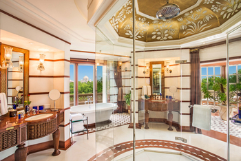 The Oberoi Amarvilas: Luxury Suite Bad