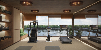 andBeyond Amazon Explorer: Heller Fitnessraum mit modernen Geräten und Seeblick