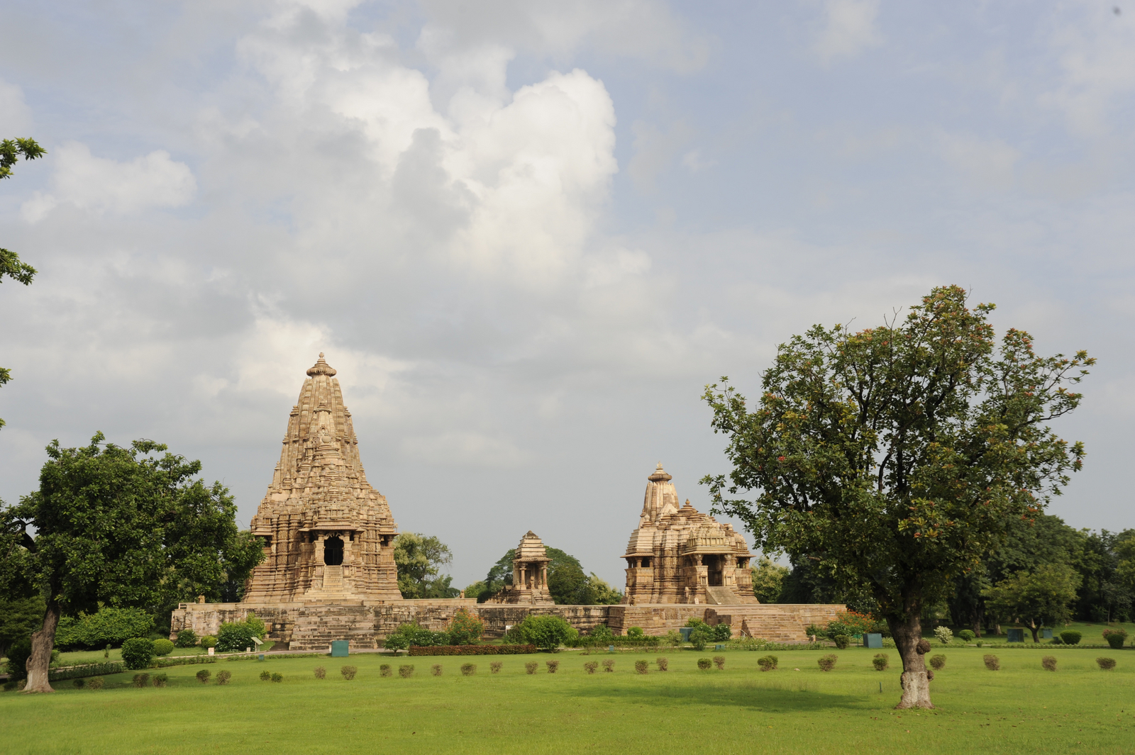 Khajuraho Khajuraho: Westareal - Kandariya-Mahadev- und Devi-Jagadambi-Tempel