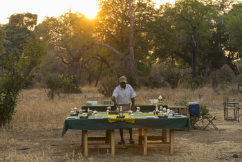 Chitake Mobile Camp Chitake Mobile Camp: Dinner im Freien