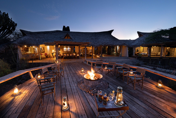 Ol Donyo Lodge: Deck mit Feuerschale