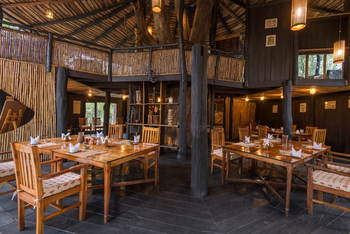 Treehouse Hideaway: Restaurant