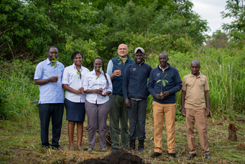Volcanoes Kyambura Gorge Lodge: Baumpflanzung