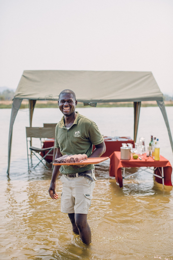 Classic Zambia Safaris Classic Zambia Safaris: Lunch im Fluss