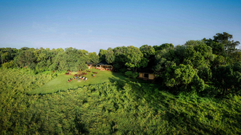 Elewana Elephant Pepper Camp Elewana Elephant Pepper Camp: Rasen vor dem Camp