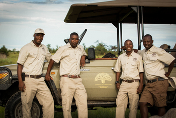 Gomoti Plains Camp: Menschen und Verpflegung
