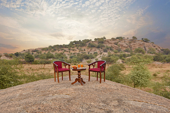 Jawai Leopard Safari Lodge: Felslandschaft