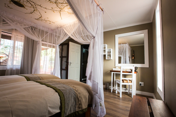 Kalahari Anib Lodge: Interior