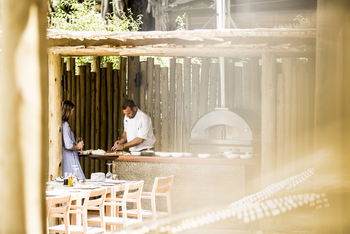 Mombo Camp: Pizza aus dem Ofen