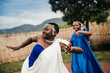 One and Only Nyungwe House: Tanzende Frauen