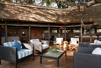 Setari Camp: Sessel auf dem Deck