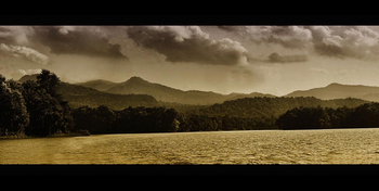 Denwa Backwater Escape: Berge und See