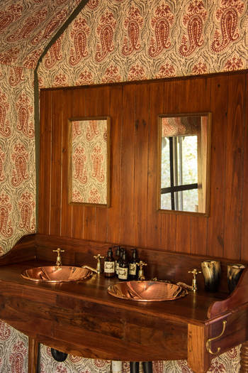 Duke's Camp: Doppelwaschtisch