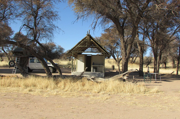 Kalahari Game Lodge Kalahari Game Lodge: Campsite-Chalet